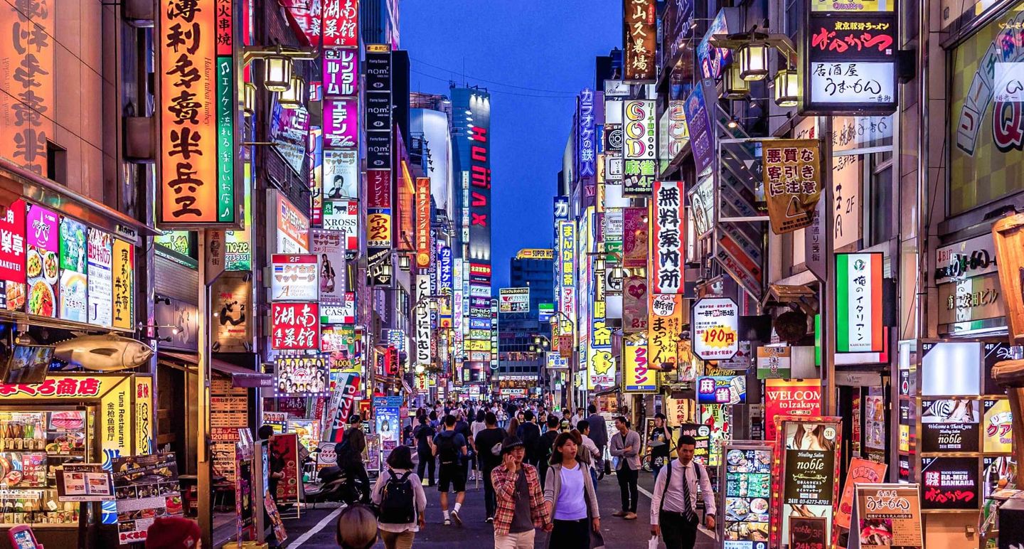 Tourists flock to Japan