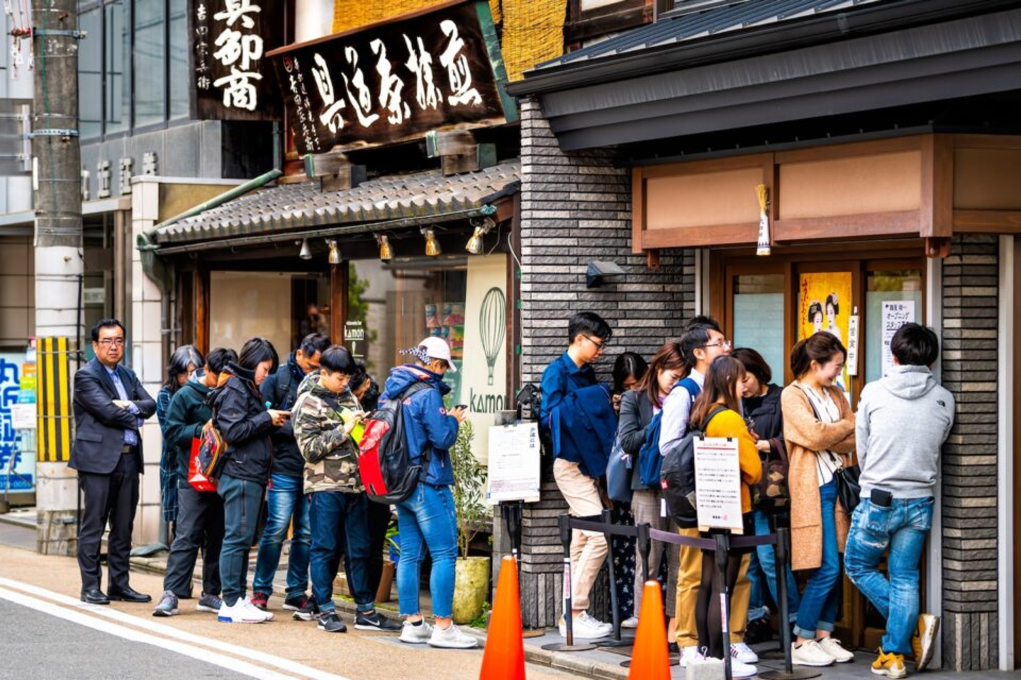 人気飲食店に新たな収益源