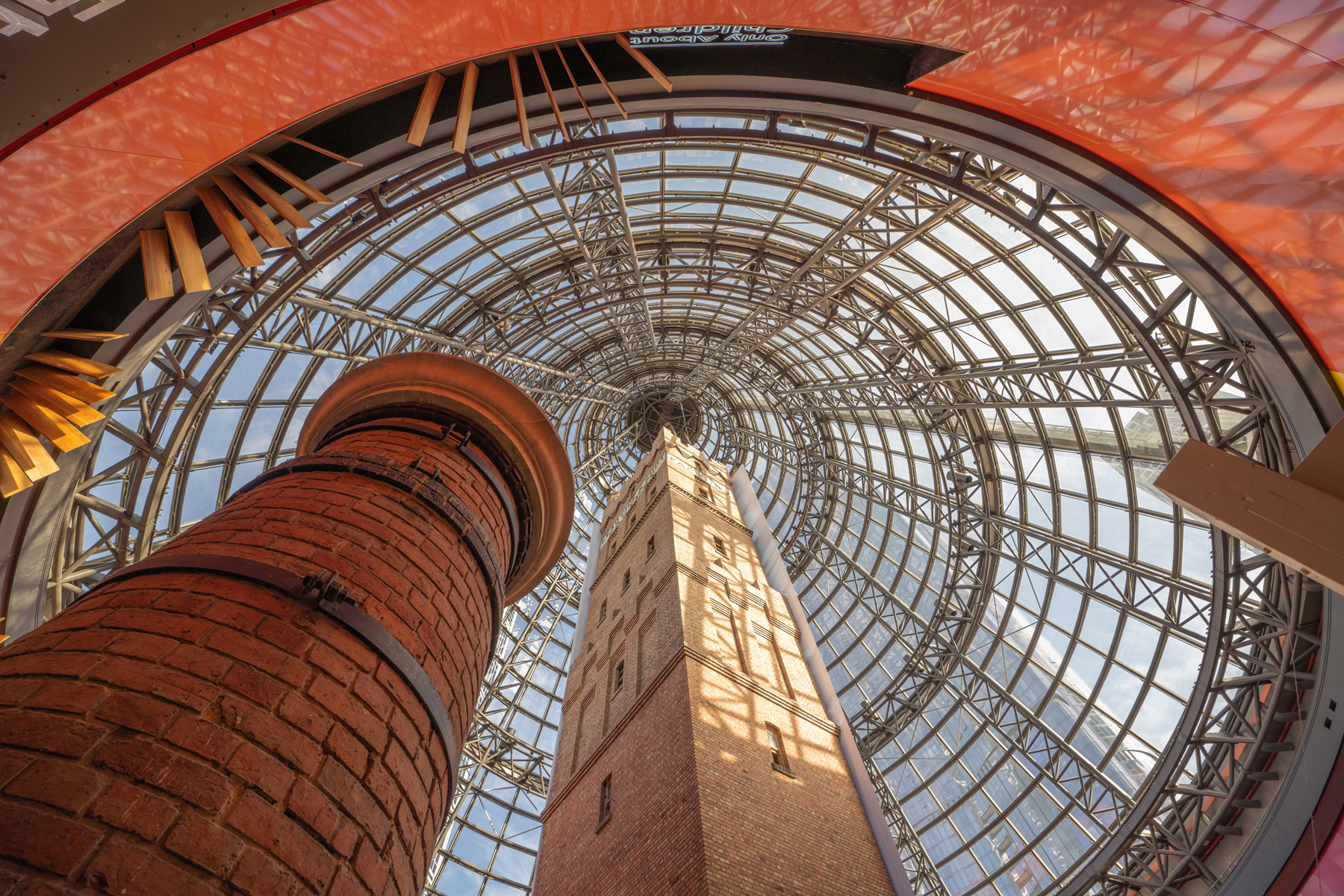 Advanced optical performance with rich bokeh at F4