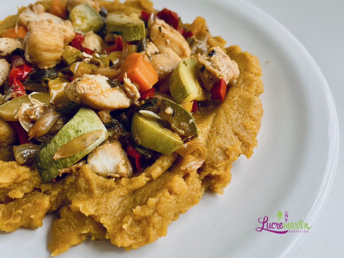 Pescado con puré de batatas y boniatos