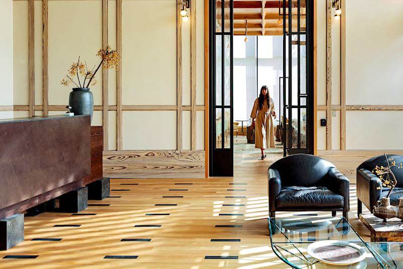 Soundsuit Musik für Hotellobby