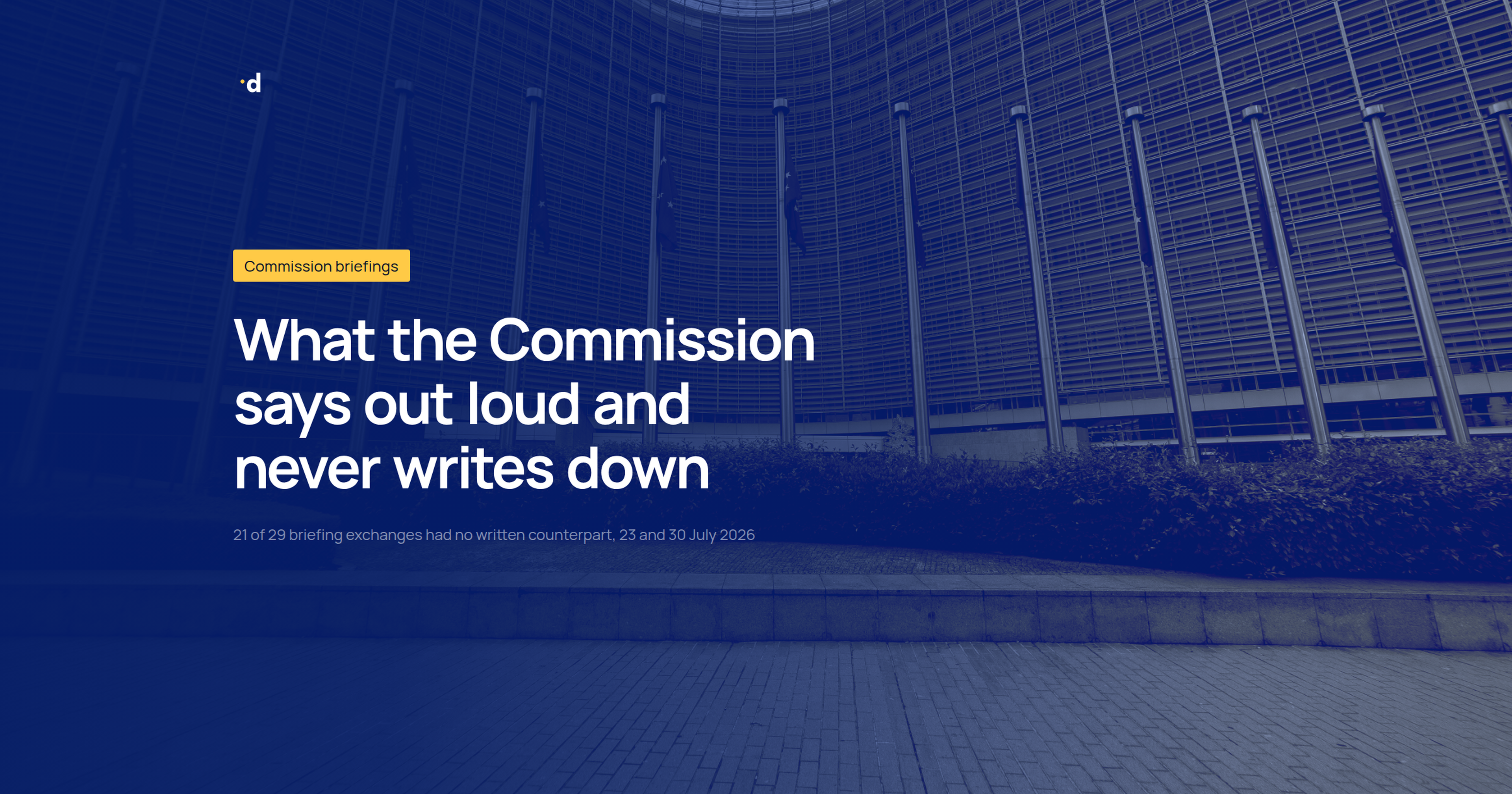 Facade du Berlaymont, siege de la Commission europeenne, en contre-plongee avec les mats de drapeaux europeens, traitee en duotone bleu Dixit