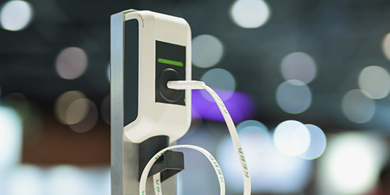 La nostra KeContact P30 è stata la star allo stand KEBA in fiera. Con la nostra mini-wallbox i visitatori hanno potuto caricare velocemente e in modo affidabile i loro smartphone durante lo scambio di opinioni con i nostri esperti.