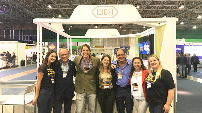 Aline Sousa, Oliver Goetzendorff, Dr. Marc Lindner, Dr. José Henrique Nassif (Besucher), Natasha Treiger und Marga Jurk. Aline Sousa, Oliver Goetzendorff, Dr. Marc Lindner, Dr. José Henrique Nassif (Besucher), Natasha Treiger und Marga Jurk.