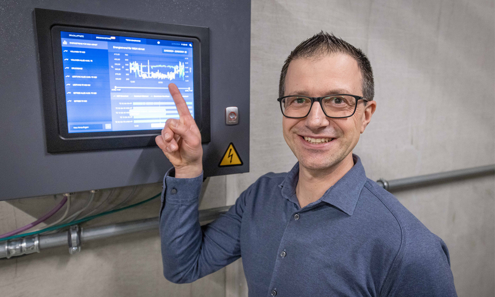 Daniel Mayer points to the display of the air compressor.  Daniel Mayer points to the display of the air compressor.