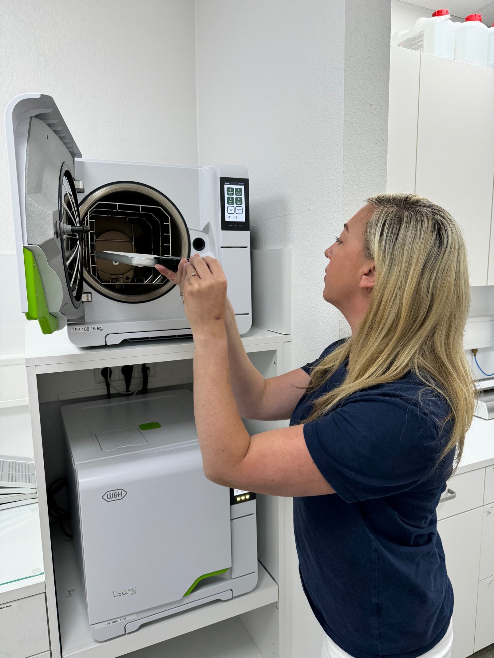 Vorbereitung einer Ladung im Lisa Remote Plus Sterilisator Vorbereitung einer Ladung im Lisa Remote Plus Sterilisator