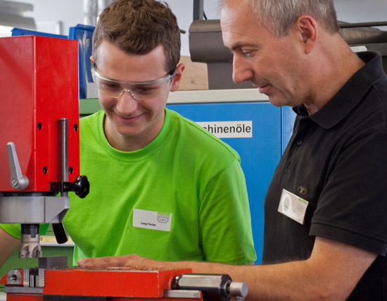 Demandas de la industria moderna de trabajadores especializados Demandas de la industria moderna de trabajadores especializados