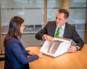 Im Interview erklärt der W&H Produktmanager das innovative Zweikammernsystem Im Interview erklärt der W&H Produktmanager das innovative Zweikammernsystem