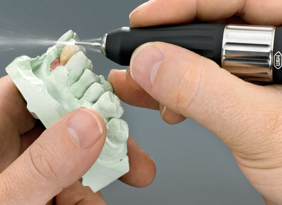 The speed-increasing handpiece with cooling spray The speed-increasing handpiece with cooling spray