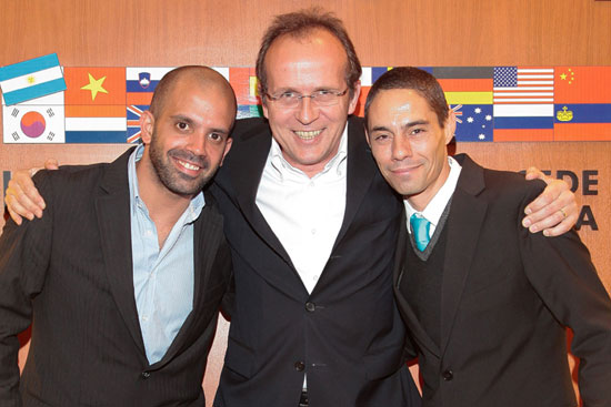 Emiliano Bugliolo (izquierda) con Oliver Goetzendorff y Pablo (empleado de Novacek) Aumento de la pantalla Emiliano Bugliolo (izquierda) con Oliver Goetzendorff y Pablo (empleado de Novacek) Emiliano Bugliolo (izquierda) con Oliver Goetzendorff y Pablo (empleado de Novacek) Aumento de la pantalla Emiliano Bugliolo (izquierda) con Oliver Goetzendorff y Pablo (empleado de Novacek)