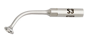 Sinus-Instrument zum sanften Lösen der Schneider‘schen Membran vom Knochen. Drei Spray-Austrittsöffnungen schützen die Schneider‘sche Membran durch einen Kühlmittelfilm. Sinus-Instrument zum sanften Lösen der Schneider‘schen Membran vom Knochen. Drei Spray-Austrittsöffnungen schützen die Schneider‘sche Membran durch einen Kühlmittelfilm.