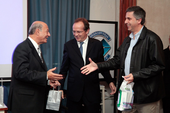 Carlos Bugliolo awards a new Alegra LED Turbine to the lucky winner, Dr Zanotto. Carlos Bugliolo awards a new Alegra LED Turbine to the lucky winner, Dr Zanotto.