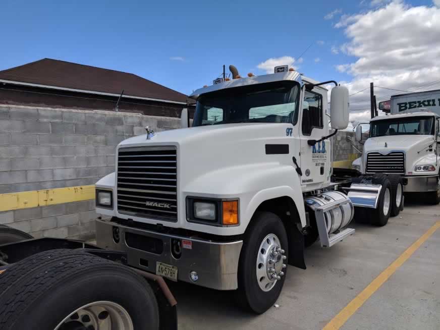 mack daycab trucks