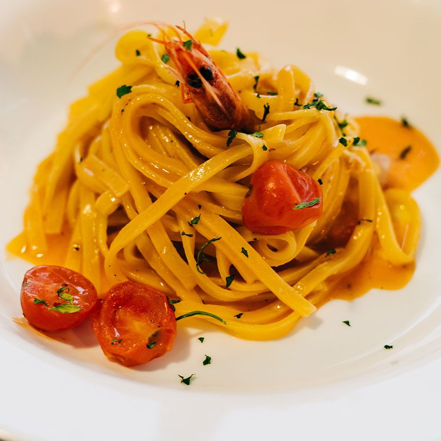 A plate of pasta and tomatoes.