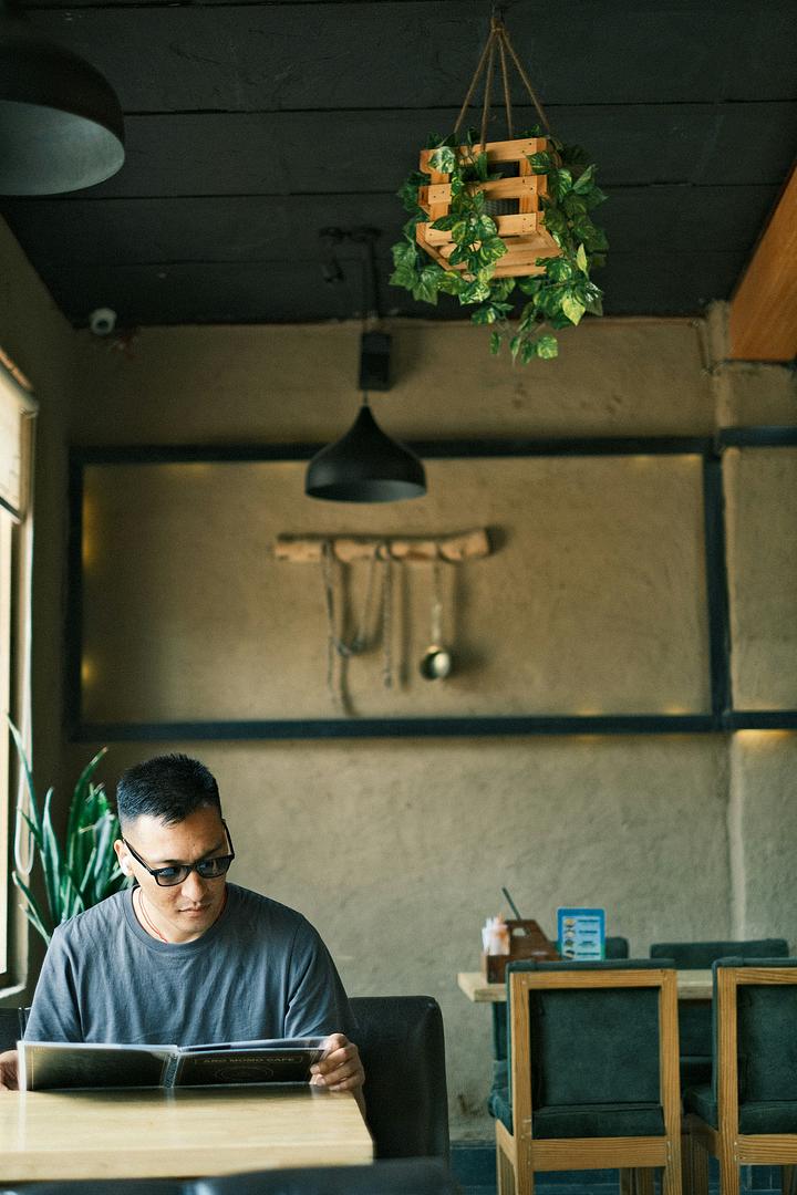 Shift manager reviewing the team's work schedule on a tablet