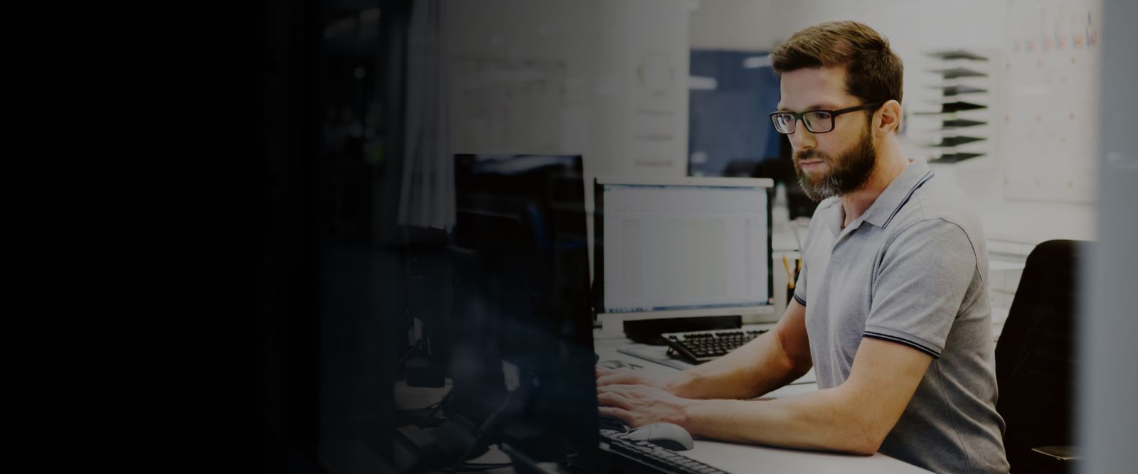 建設設計ソフトウェアを使用する建築設計者/エンジニア