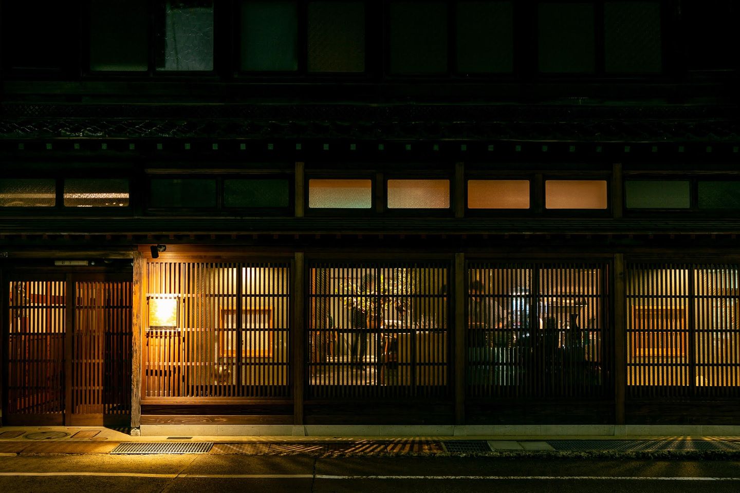 築140年の貴重な金沢町家を改装。情緒ある街に溶け込む一軒家レストラン。