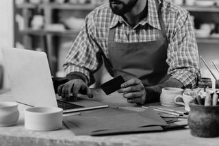 Line of Credit vs Credit Card: What’s Better for Your Business?