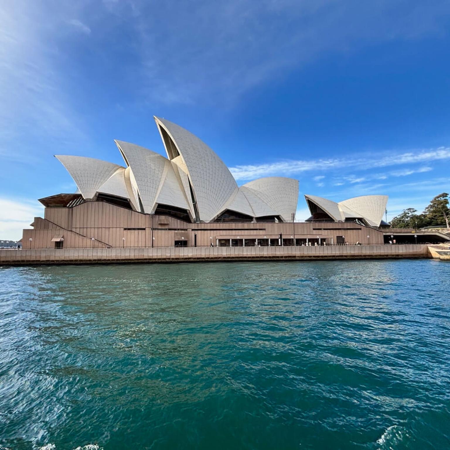 Ein atemberaubender Blick der berühmten Sydney Oper, bei Denise's Abenteuerreise
