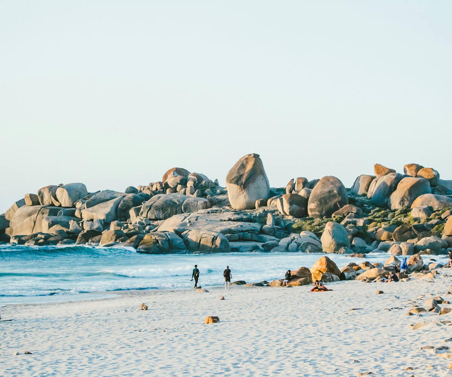 Am Strand in Kapstadt genießen unsere Studenten ihre Freizeit während dem Auslandspraktikum in Südafrika