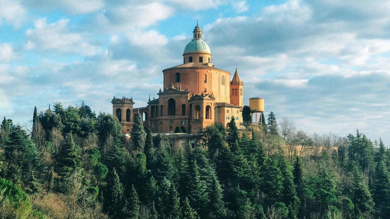 Basilika Madonna di San Luca auf einem Hügel bei Bologna, Italien