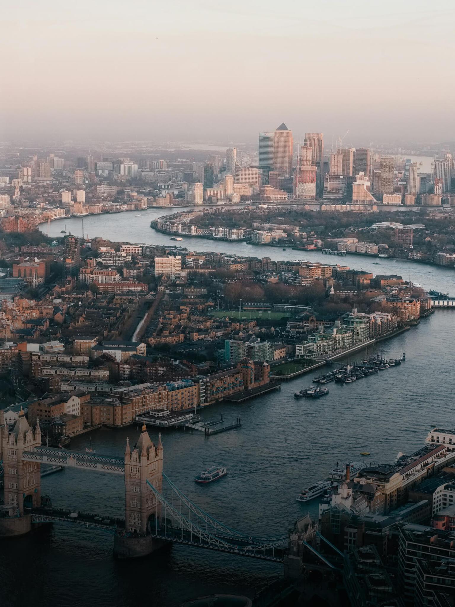 bg image //a.storyblok.com/f/69559/1270x1693/458bdd8c6b/england-internships-header-mobile.jpg