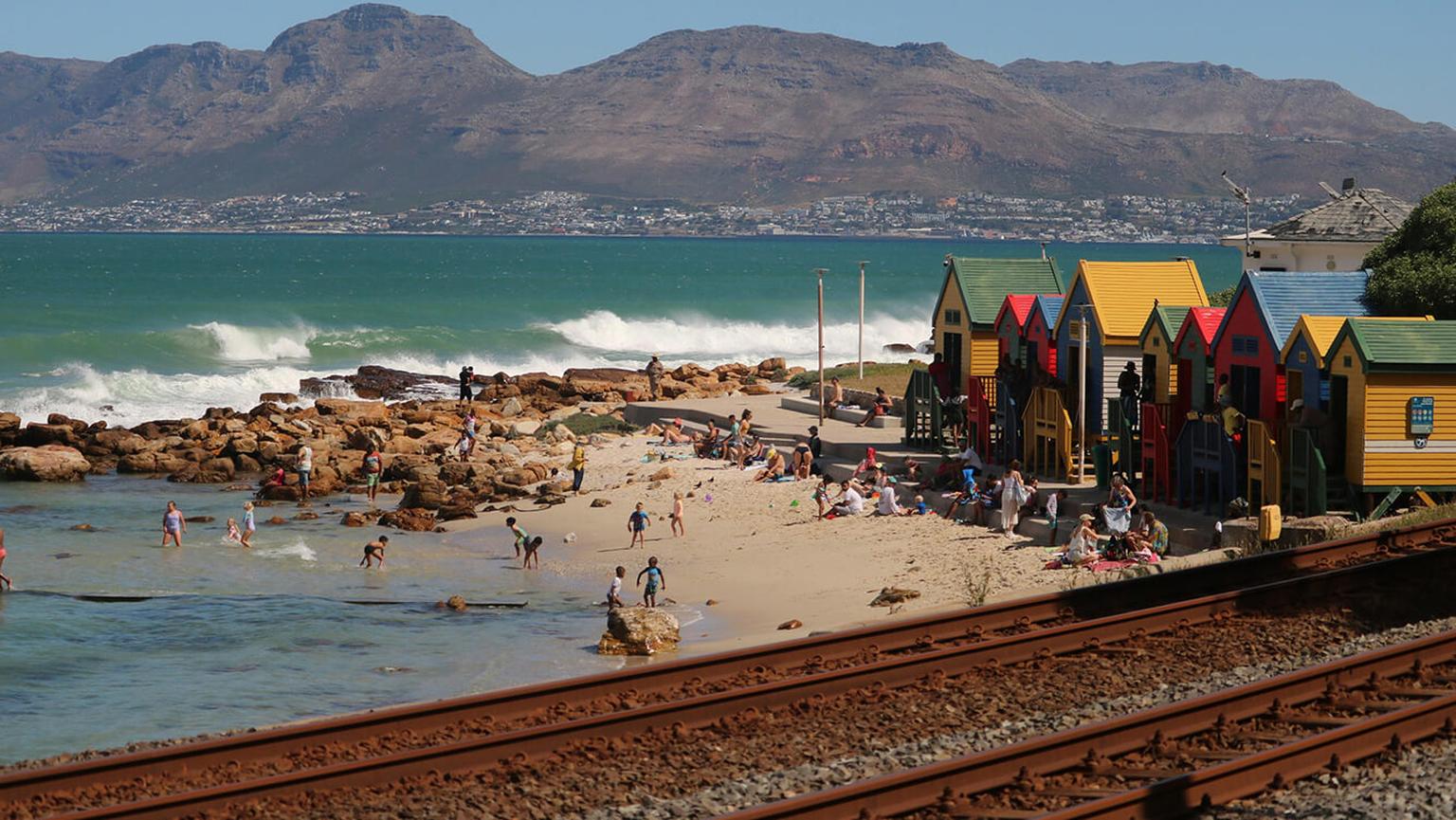Lehramtspraktikanten erleben die Kultur Südafrikas hautnah am Strand von Kapstadt