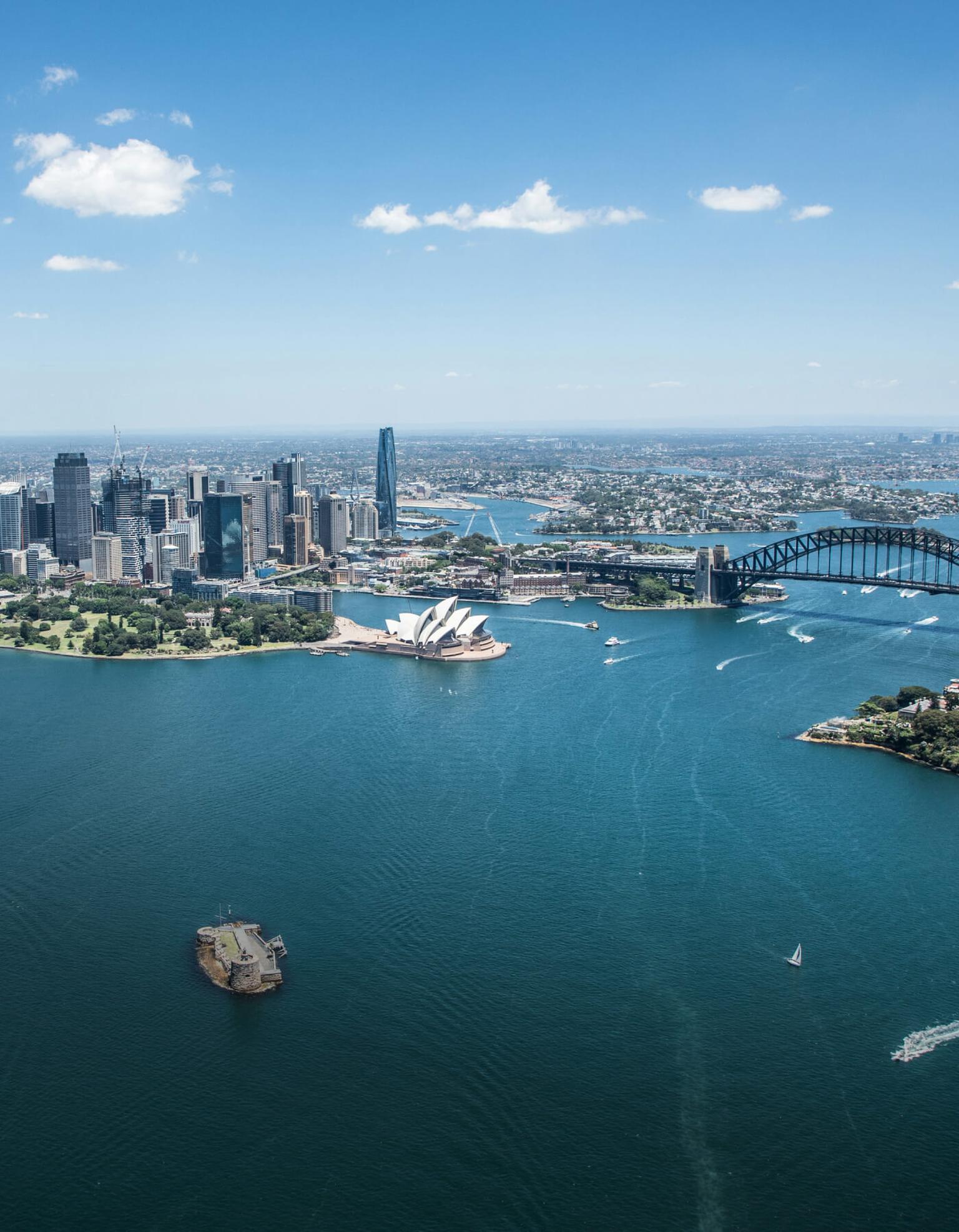 bg image //a.storyblok.com/f/69559/1400x1800/93e427e533/australia-internships-cover-mobile.jpg