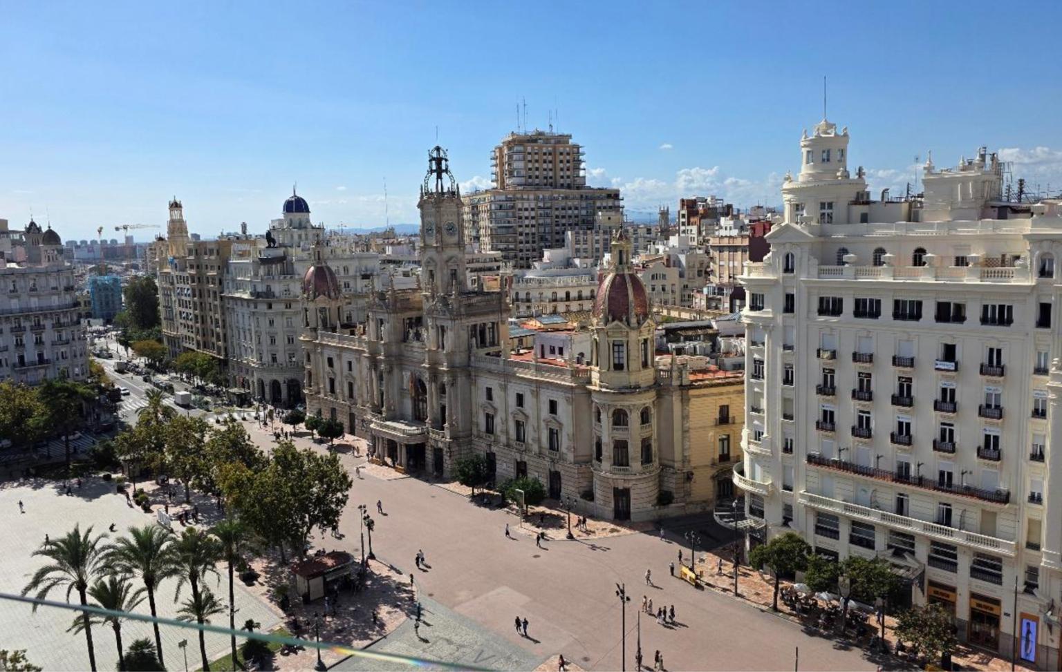 Sicht auf Valencia's Innenstadt, die tolle Möglichkeiten während einem Lehramtspraktikum im Ausland bietet