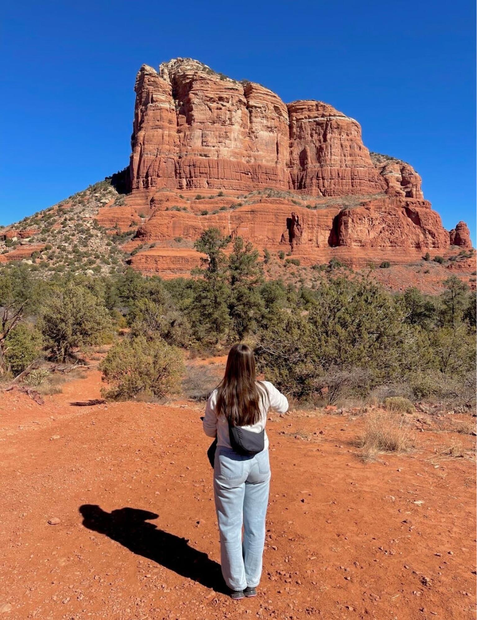 Nina in front of the Grand Canyon during a USA road trip