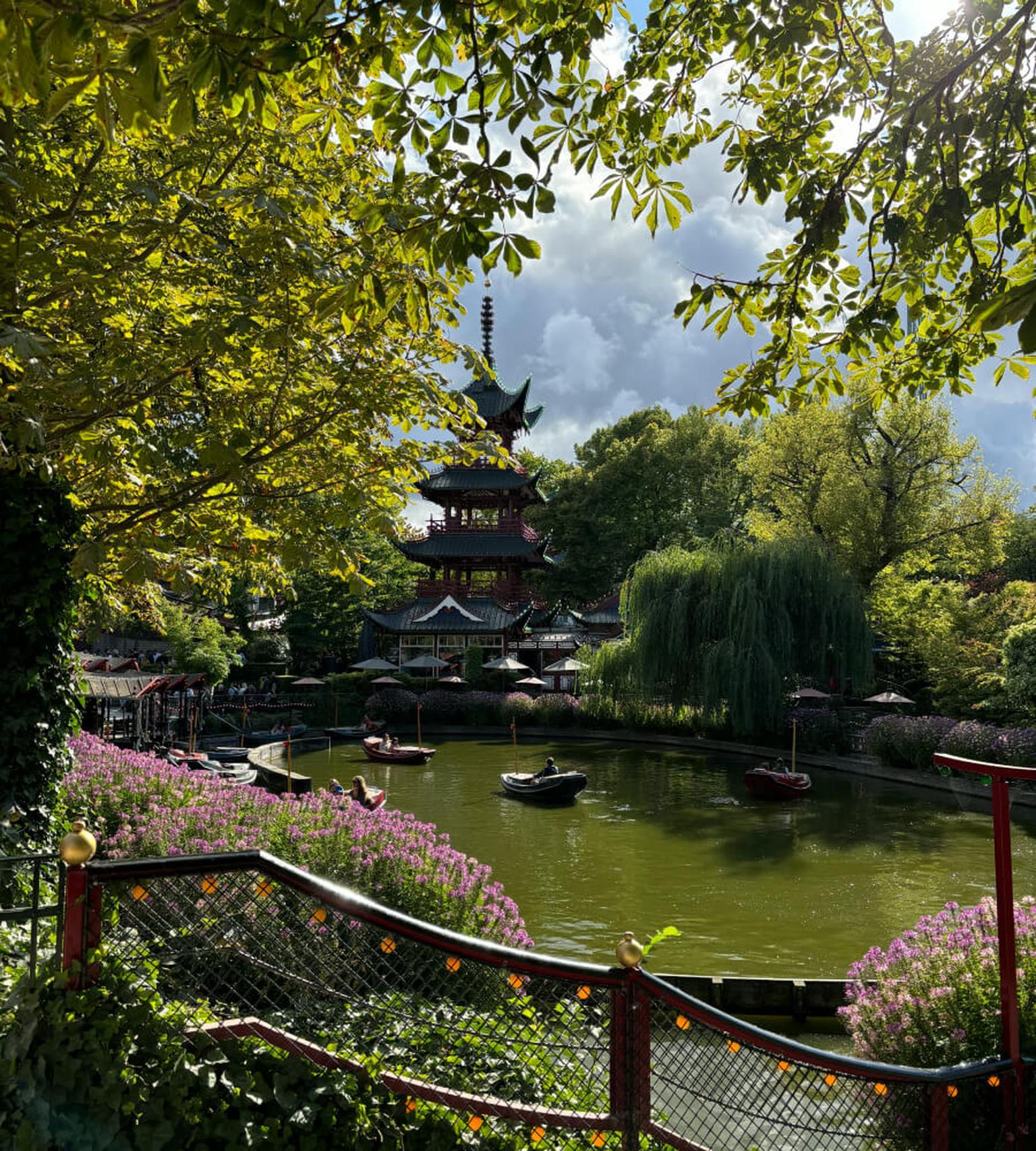 Japanischer Park beim Spaziergang unserer Praktikanten