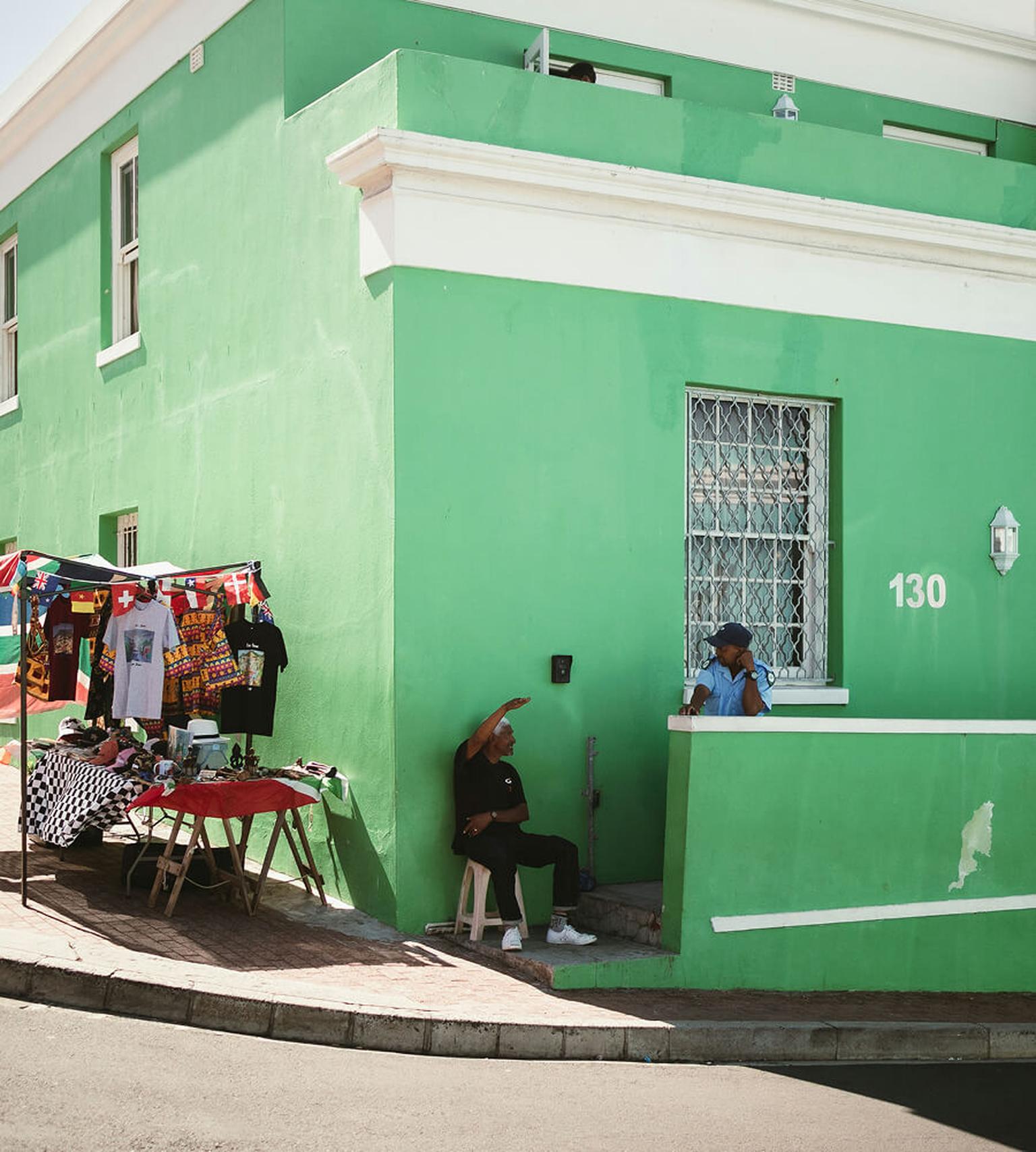 Volunteers from a social project explore the streets and cultures of Cape Town