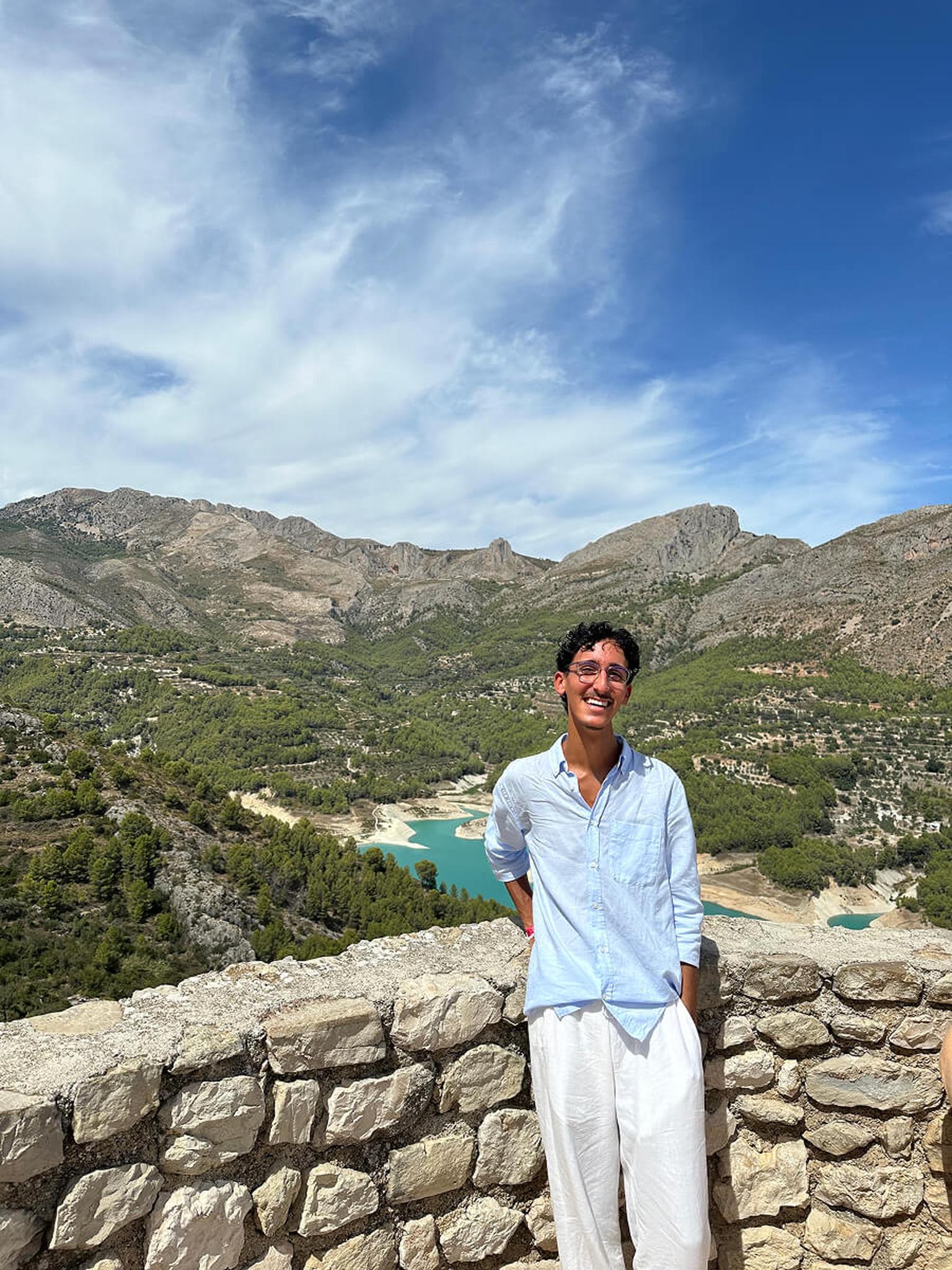 Onur, Praktikant in Valencia, beim Ausflug während seiner Spanienreise