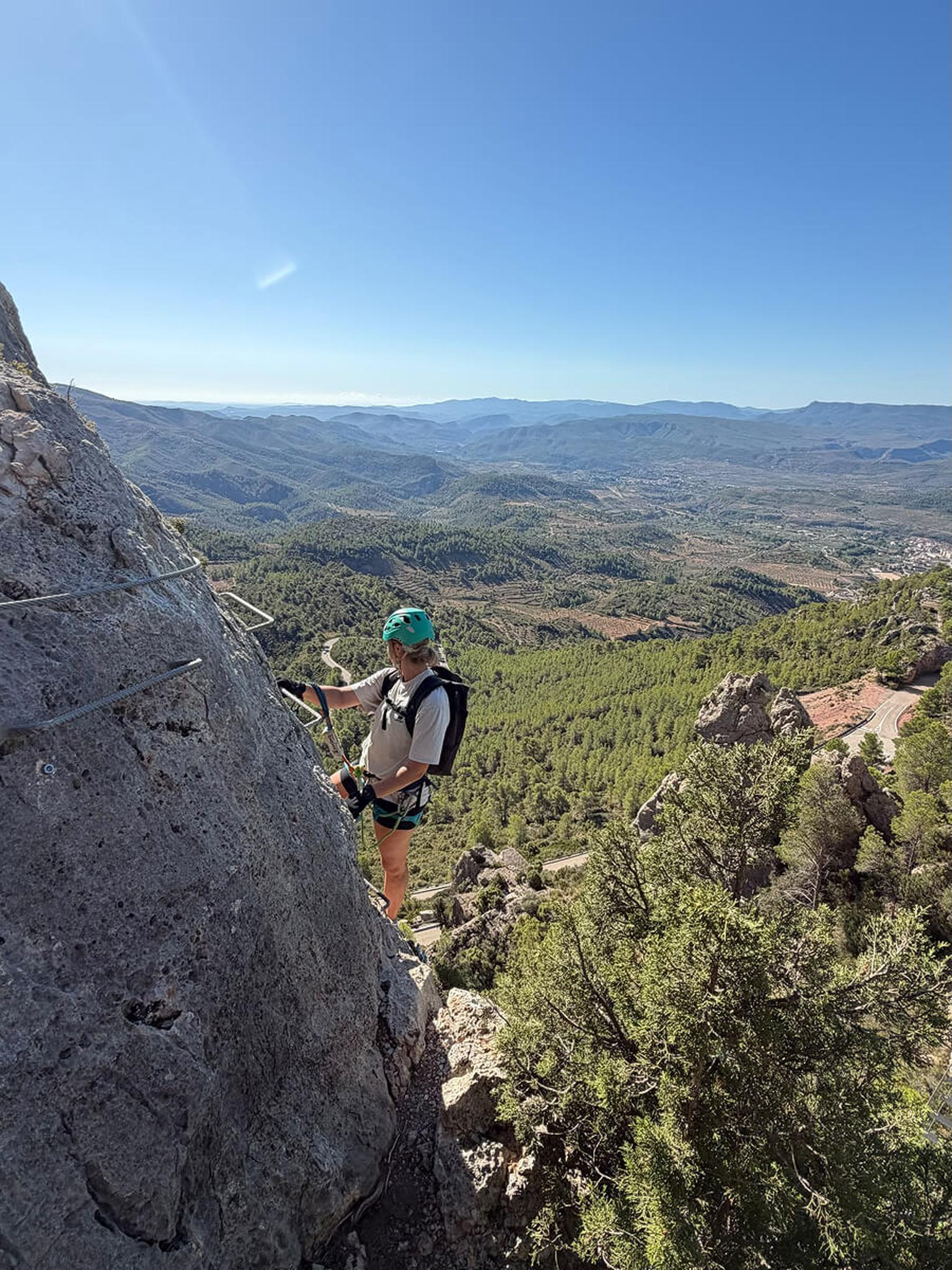 Carolin, Praktikantin in Valencia, genießt den Ausblick auf die sagenhafte Natur Spaniens