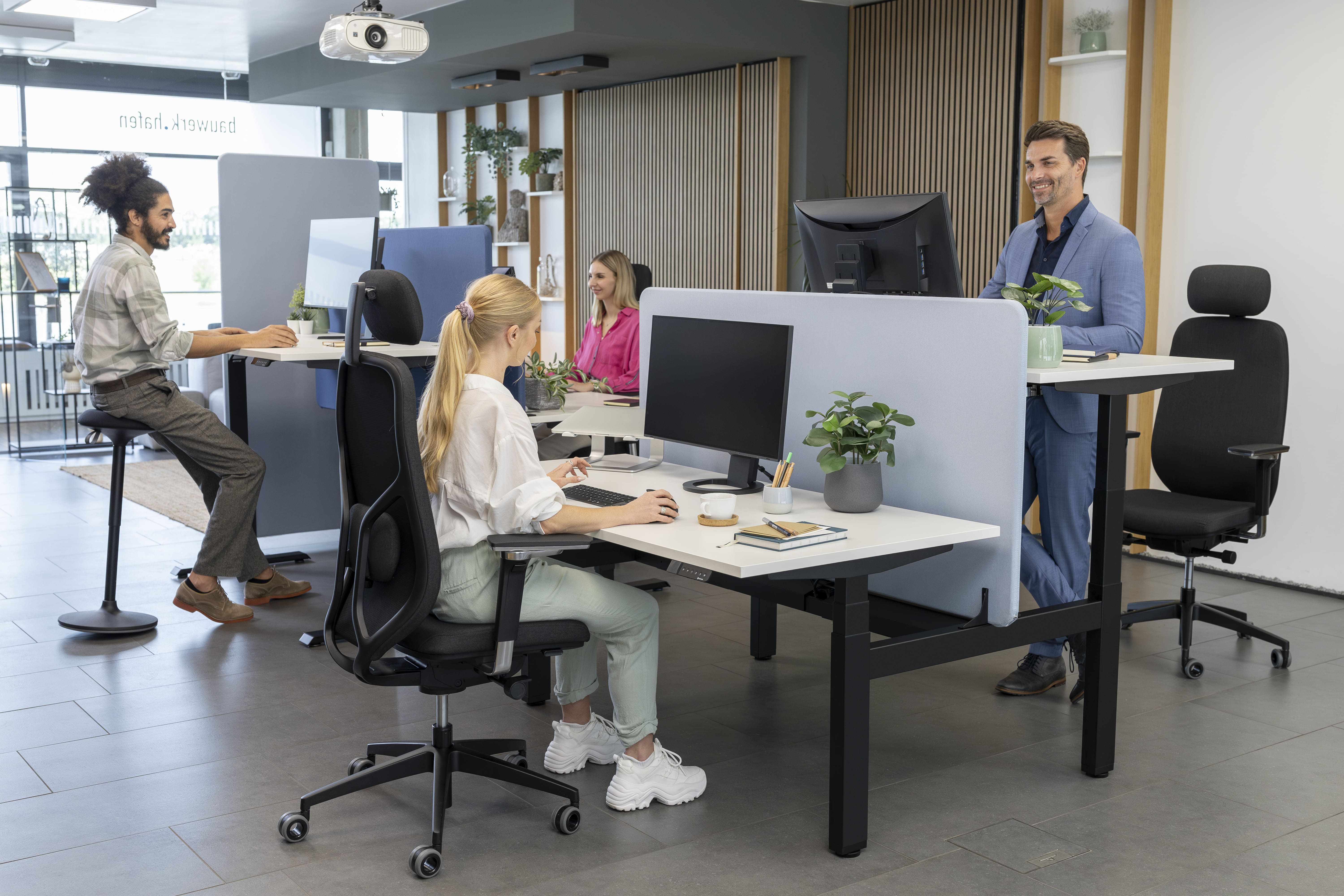 Arbeitgeber und Mitarbeiter im Büro