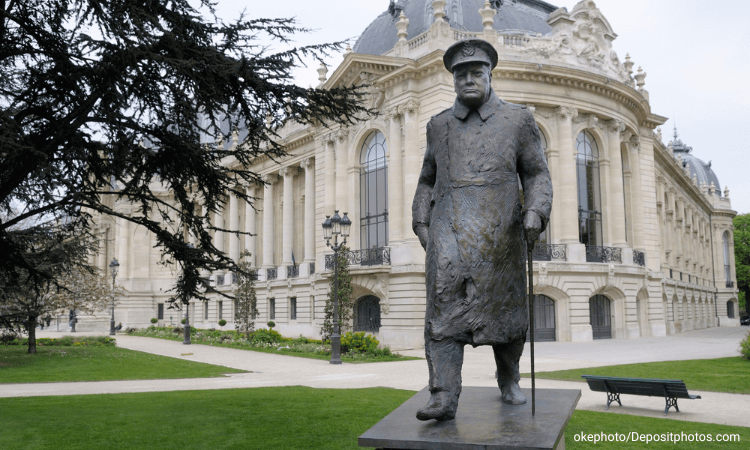 Geschichte-des-höhenverstellbaren-Schreibtischs-Winston-Churchill