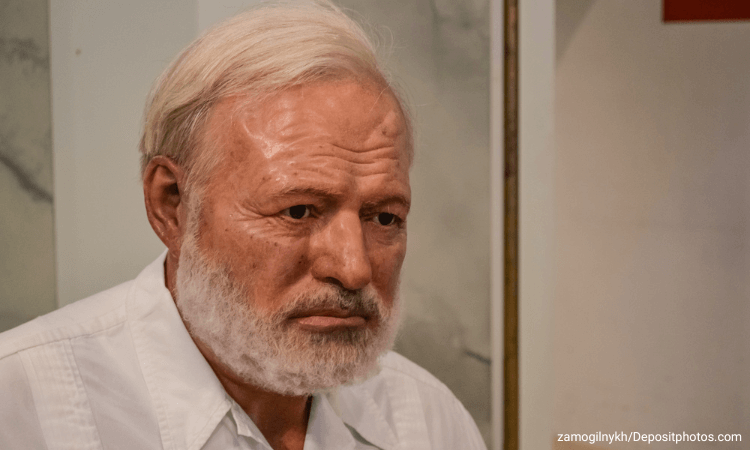 Geschichte-des-höhenverstellbaren-Schreibtischs-Ernest-Hemingway