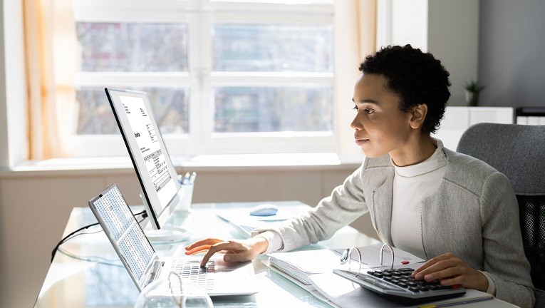 https://a.storyblok.com/f/102007/765x432/a5d2ffae8e/woman-at-desk-with-accounting-sofware-on-laptop-and-calculator-on-desk-tax-deadline.jpg/m/filters%3Aquality%2890%29