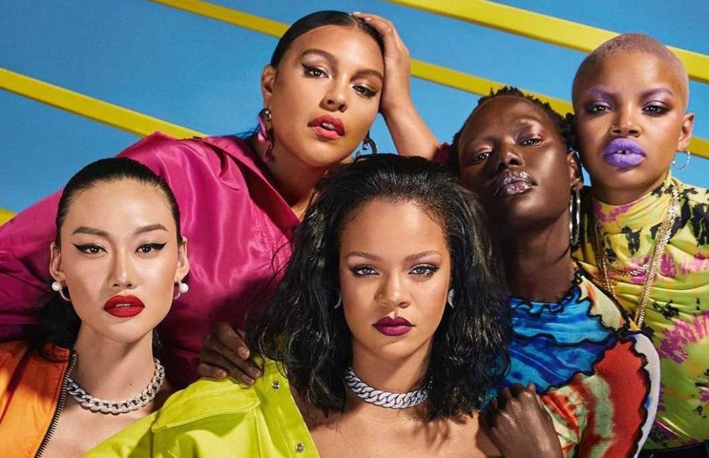 A picture of Rihanna and some model/influencers of Fenty Beauty