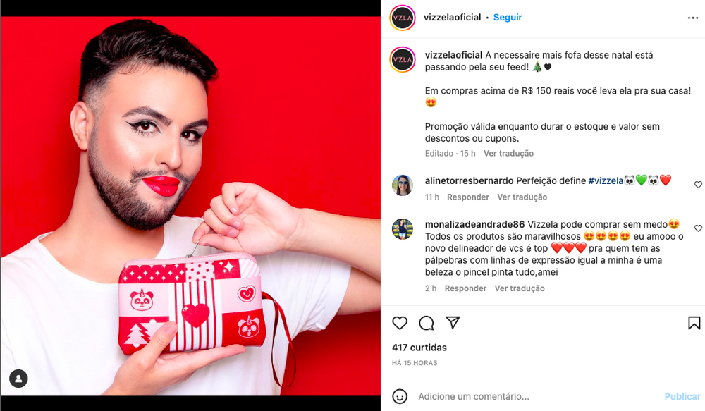 influenciador jaum apresenta brinde natalino da marca de cosméticos vizzela