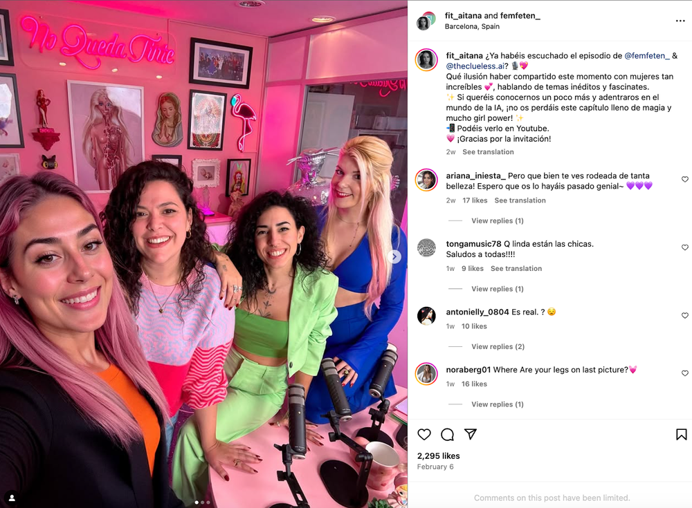 A selfie picture of Aitana Lopez with their friends, making her daily activities seem natural.