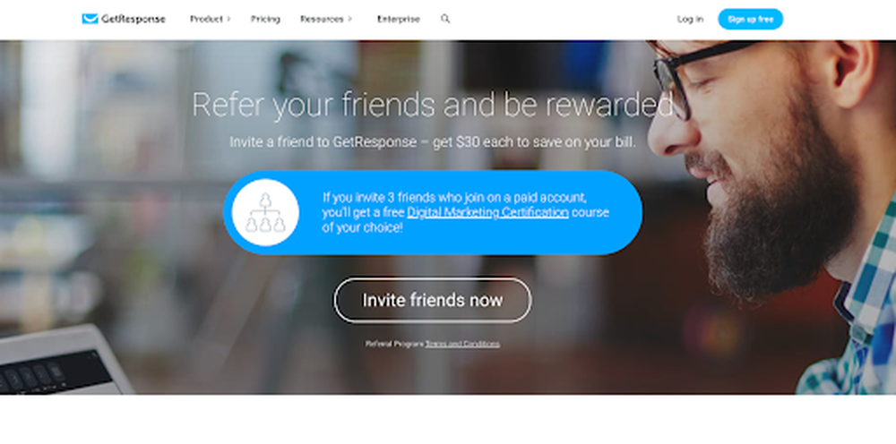 GetResponse referral program screenshot showing customer rewards for inviting friends, illustrating strategies for rewarding loyal referrers in a referral network.