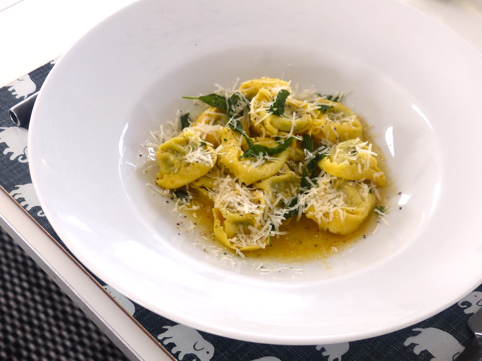 Tortellini med brynt salviasmör