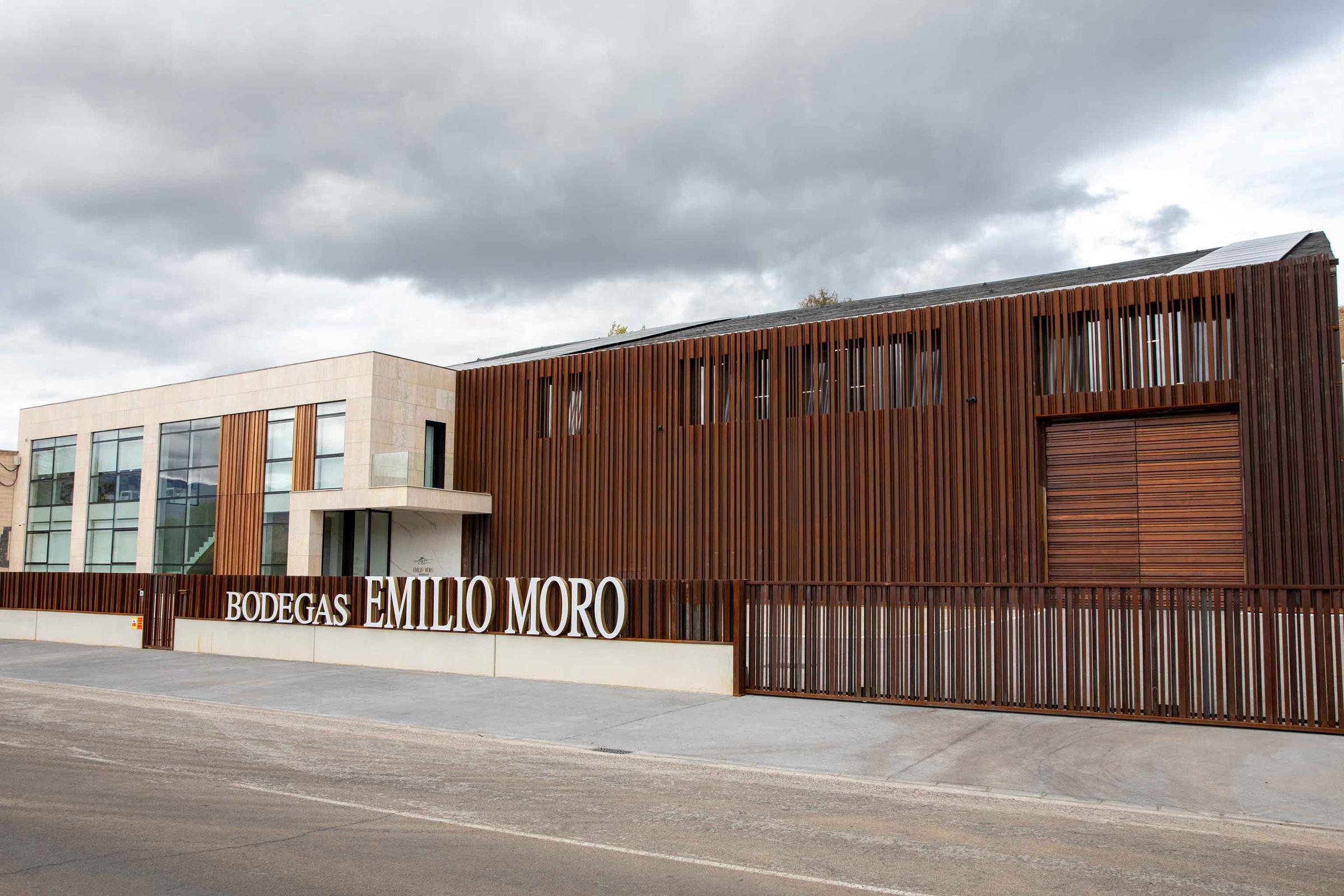 https://a.storyblok.com/f/105614/3072x2048/c48fc4c106/bodega-emilio-moro.jpg