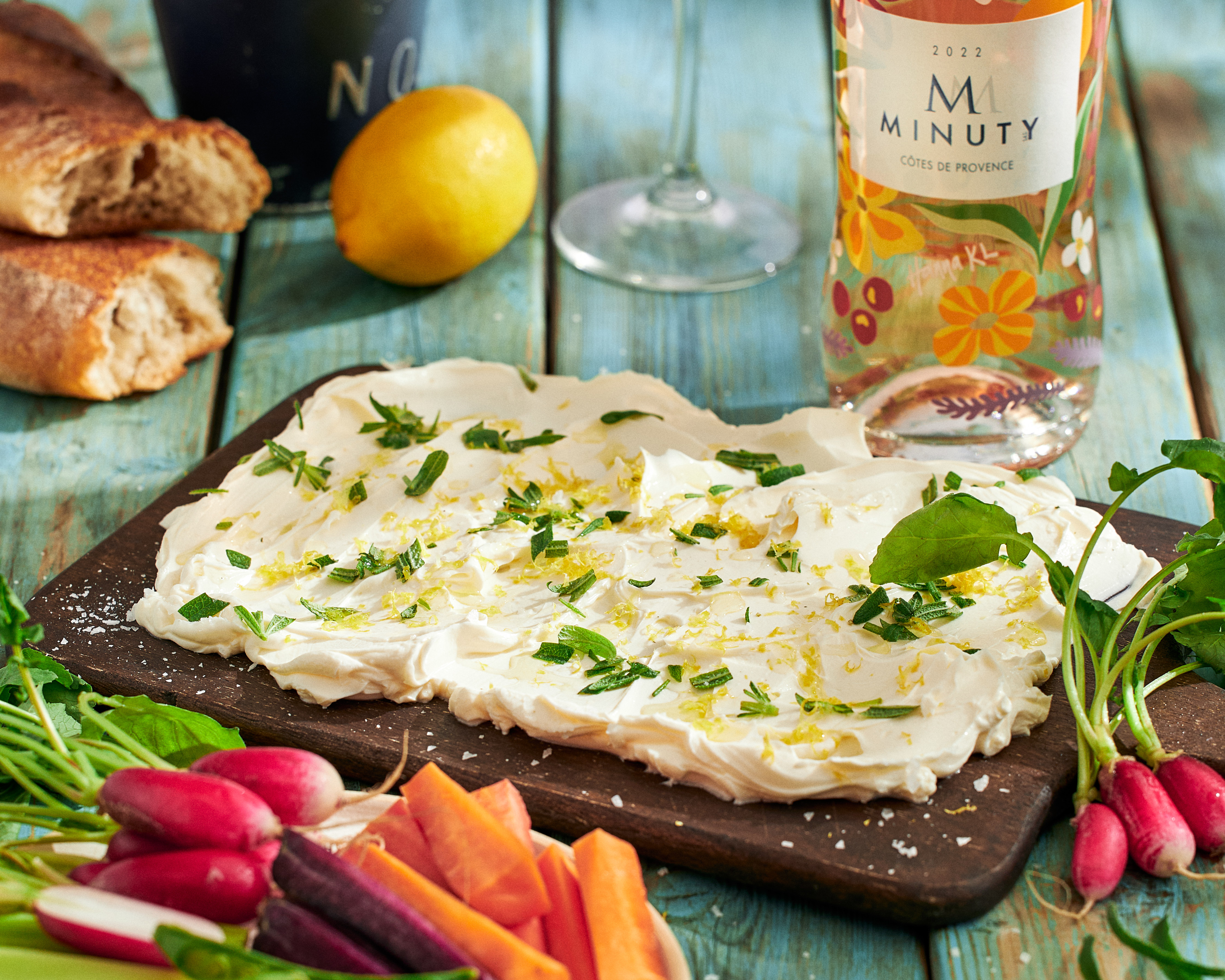 Crudité – Krispiga grönsaker med citroncrème och färsk rosmarin