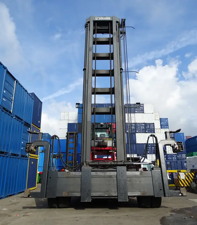 Nieuwe stoel in Kalmar container reachtruck | EBLO