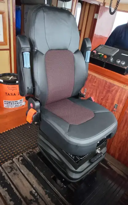 UnitedSeats MGV120/C8 Pro marine seat fitted in fishing boat