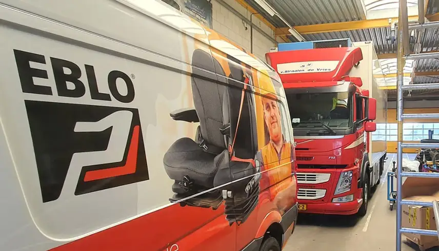 EBLO bouwt vrachtwagenstoel in Volvo vrachtwagen van Van Straalen De Vries