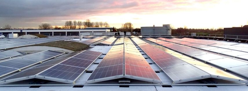 Zonnepanelen op het dak van EBLO in Zwijndrecht