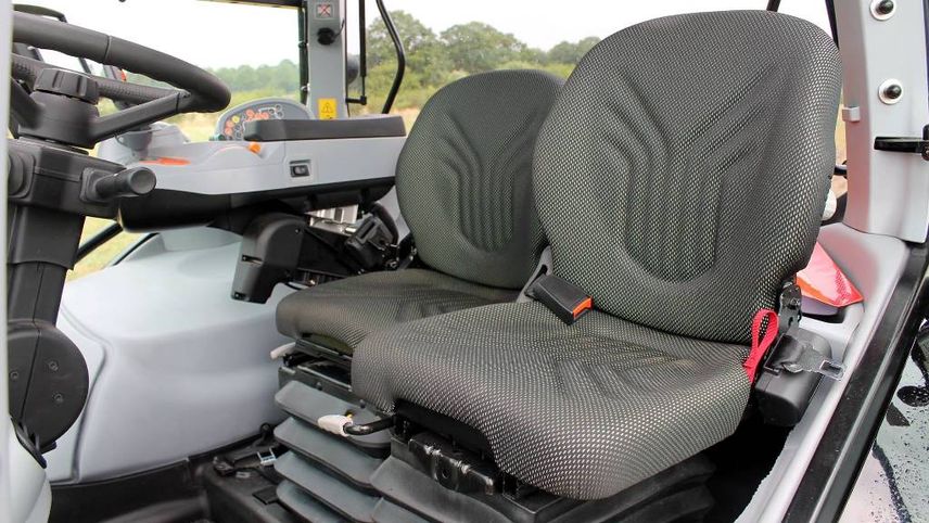 EBLO levert stoelen voor lestractoren EBLO levert stoelen voor lestractoren